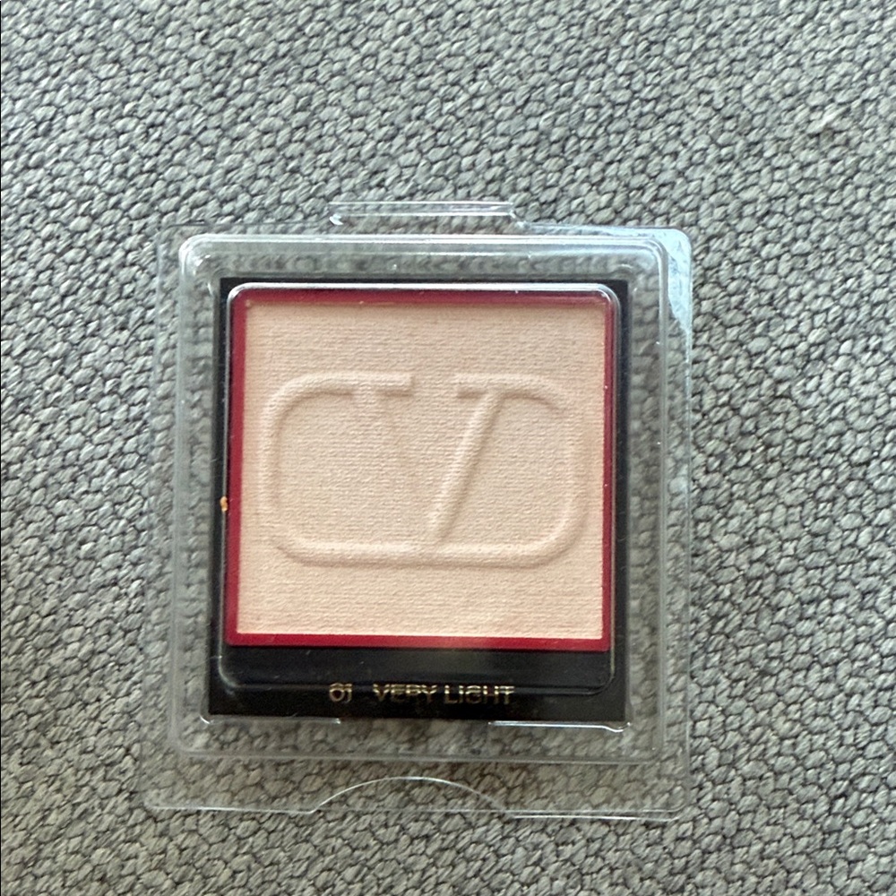 Valentino 01 Very Light Face Powder Go Clutch
